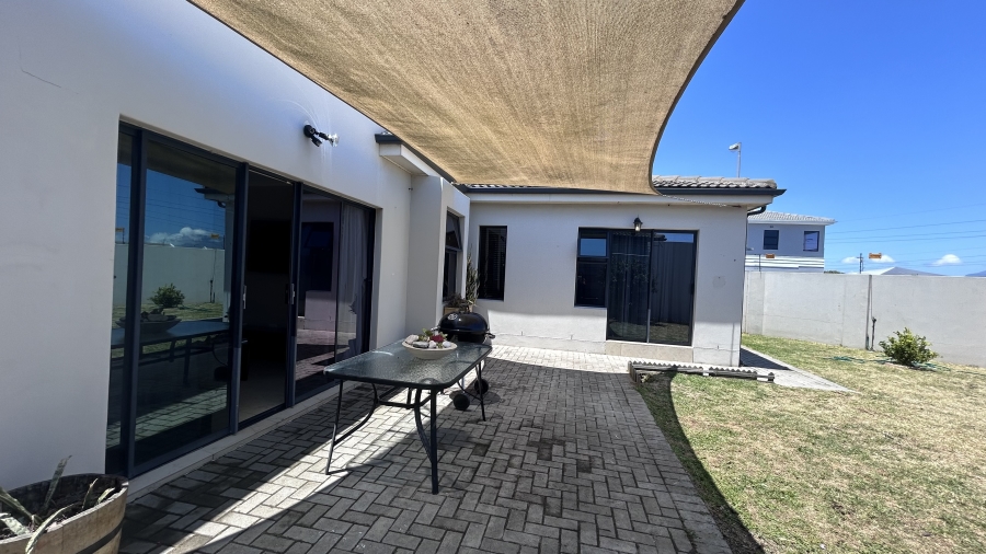 3 Bedroom Property for Sale in Parklands North Western Cape